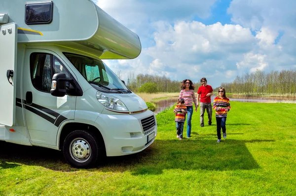 Camping avec sanitaire privé sur un emplacement : Les avantages de ce type d'hébergement pour des vacances réussies