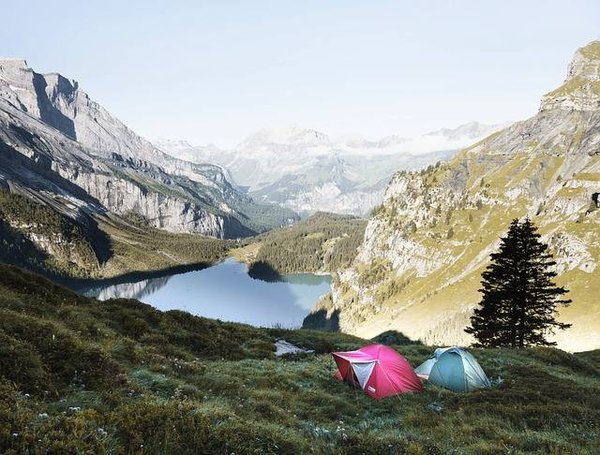 Comment comparer les tarifs des emplacements de camping à la montagne ?
