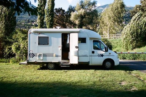 Comment choisir un emplacement de camping suffisamment large pour votre camping-car en Ardèche ?