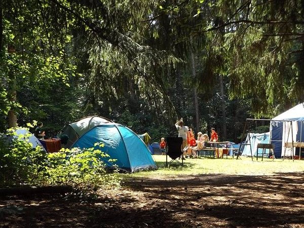 Comment réserver un emplacement de camping pour un groupe au Puy en Velay ?