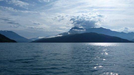 Choisir un emplacement de camping pour les familles dans un camping avec piscine au Lac de Serre Ponçon