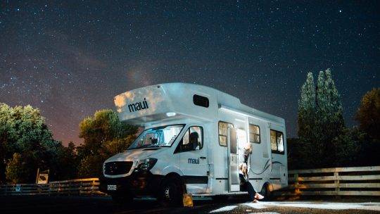 Comment trouver et réserver un emplacement de camping adapté aux camping-cars près de Gaillac ?